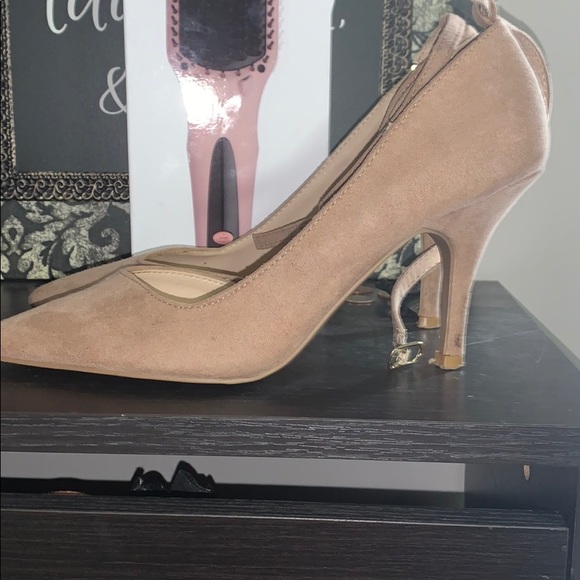 Heels - Picture 2 of 4